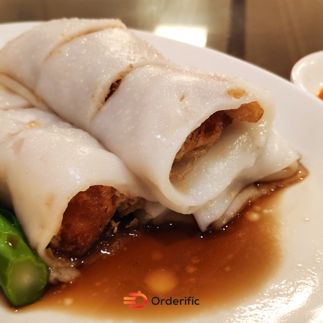 Cheung Fun rice noodle rolls served with sauce