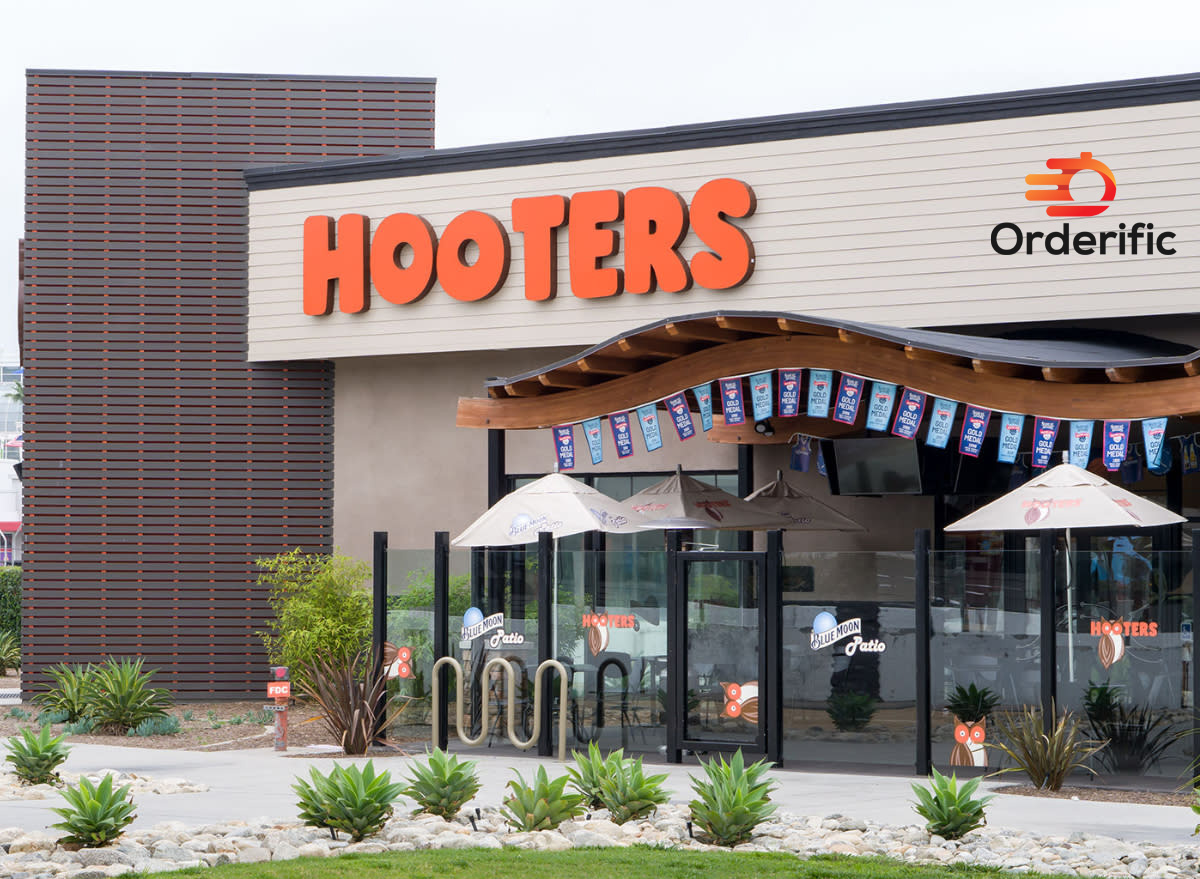 hooters ceo